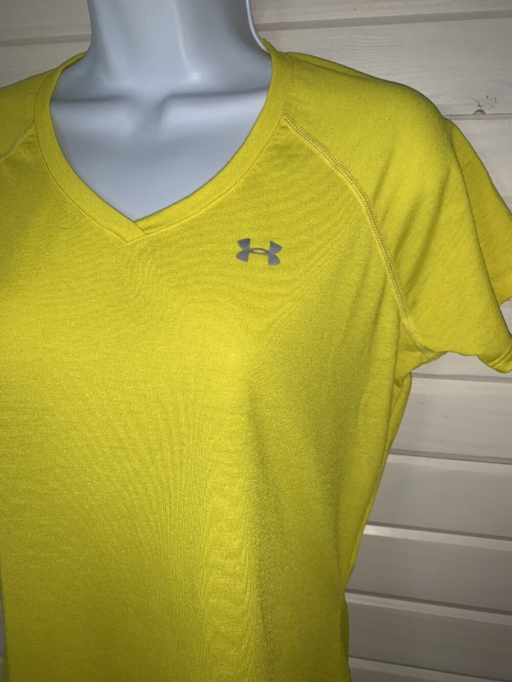 Under Armour Sz SMALL UA Tech S/S V-Neck T-Shirt (1210827) Lemon Yellow EUC